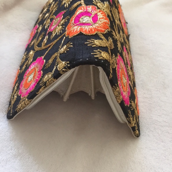 SOLD✨Vintage Thread-work Wallet✨ - Picture 5 of 6